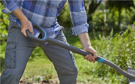 xeng-trong-cay-can-dai-117-cm-gardena-17010-20-9 Xẻng trồng cây Gardena 17010-20