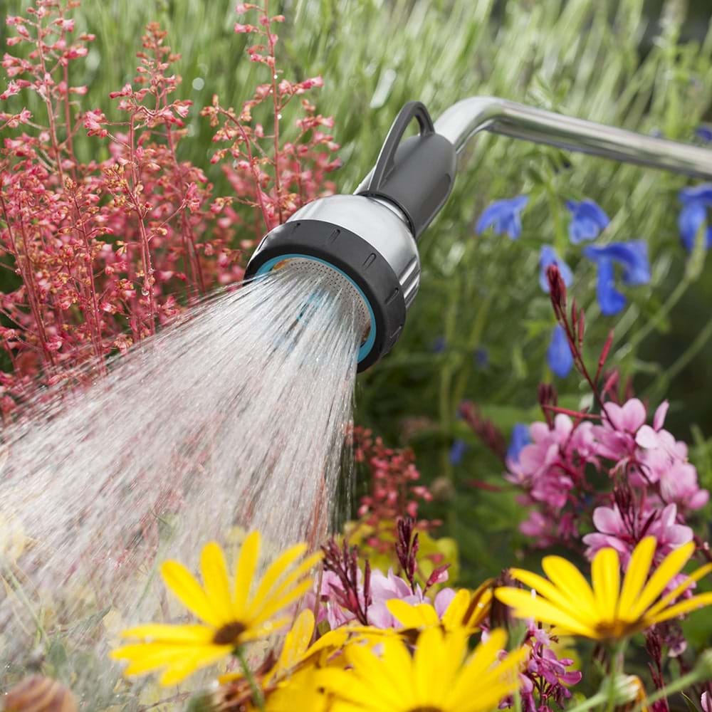 Vòi tưới cây cần dài 3 chức năng Gardena 18336-20 Vòi tưới cây cần dài 3 chức năng Gardena