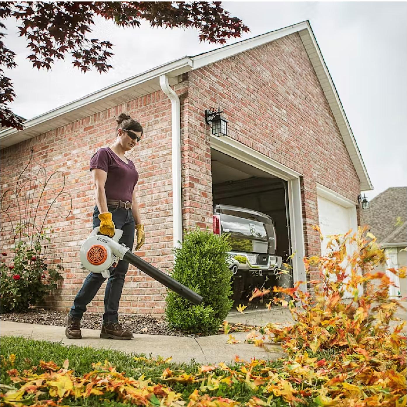 stihl-bg-50-nu-gioi-thoi-la-san-vuon