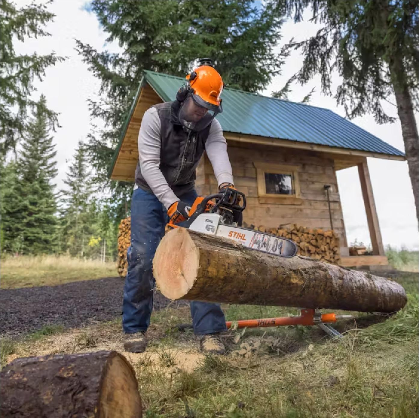 STIHL MS250 là dòng máy cưa xích xăng được thiết kế cho người dùng chuyên nghiệp và gia đình